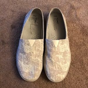Men’s size 10.5 toms shoes